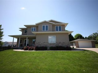 112 19th Avenue Ct, Hiawatha, IA 52233