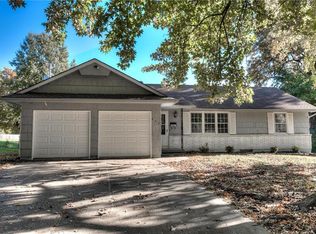 805 N Mohawk Ave, Independence, MO 64056
