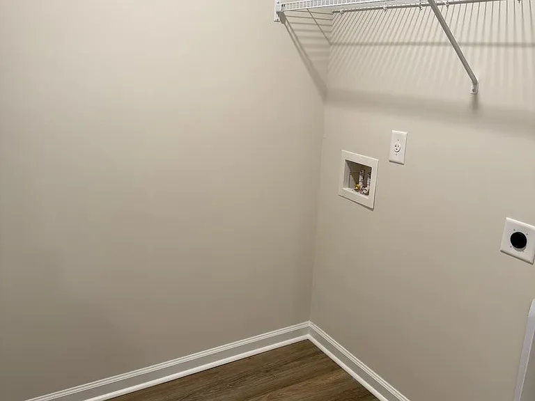 2528 Revolutionary Way — Photo 20