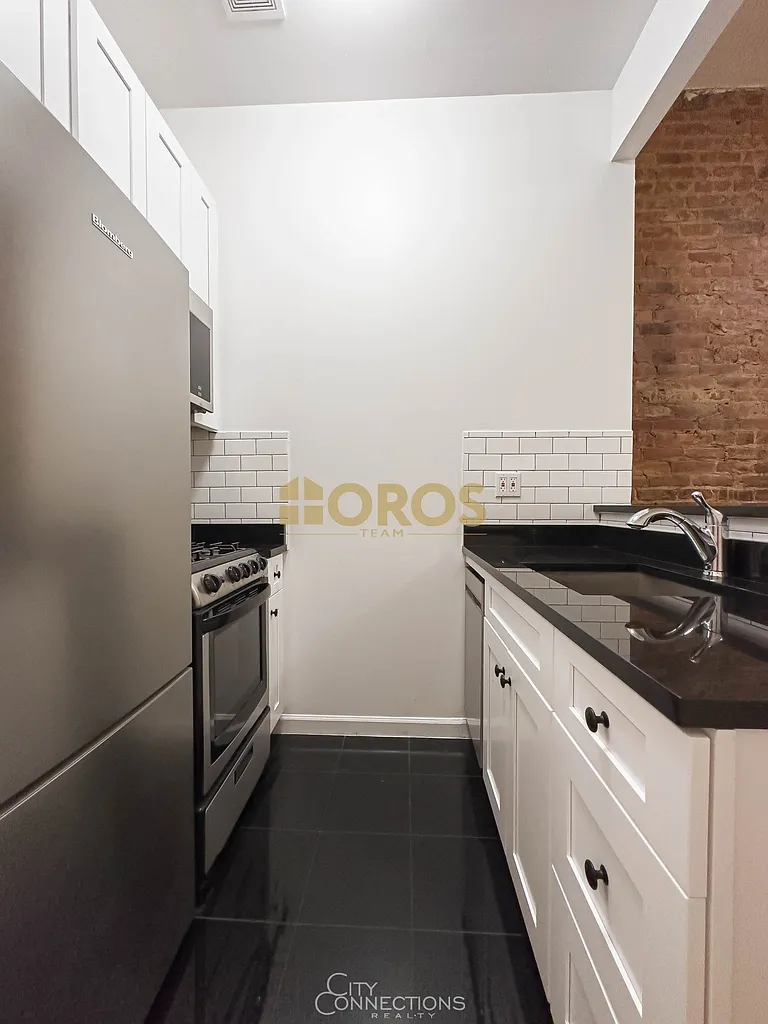200 East 7th Street — Photo 2