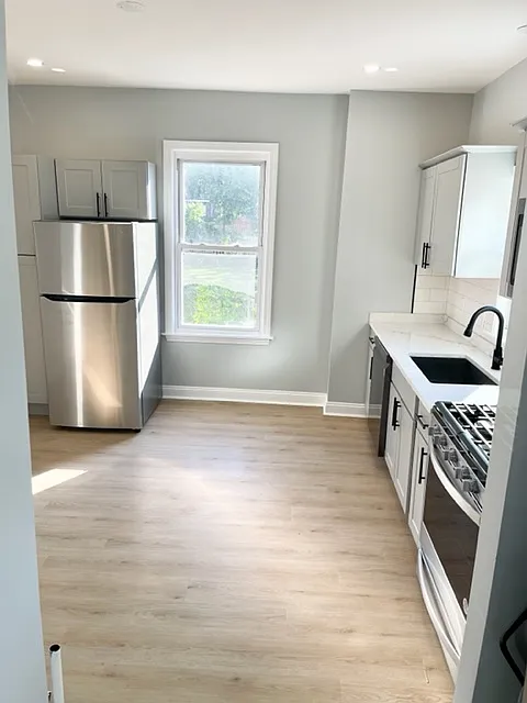 Building Photo - 38 Oneida St #2
