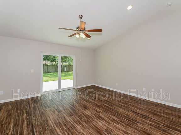 3rd image of 3693 Oconto Ave
