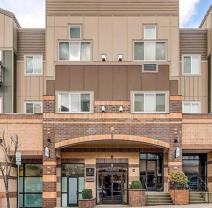 Bethany Essenza Condominiums