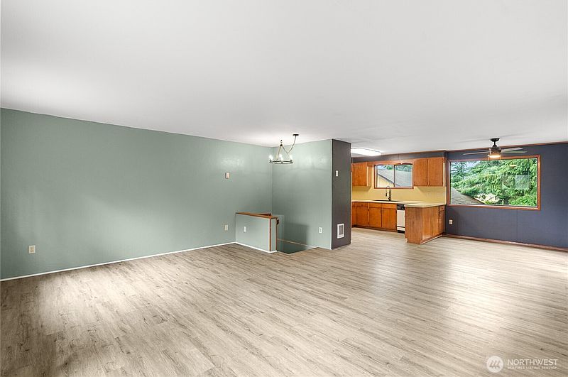 3rd image of 236 E Woodhill Avenue