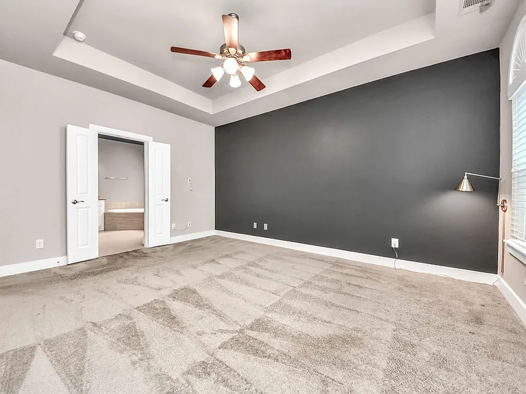 2704 Freund St — Photo 29
