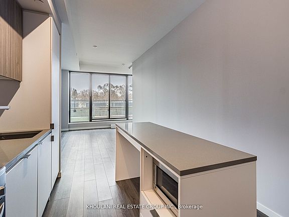4th image of 7 Smith Cres #204