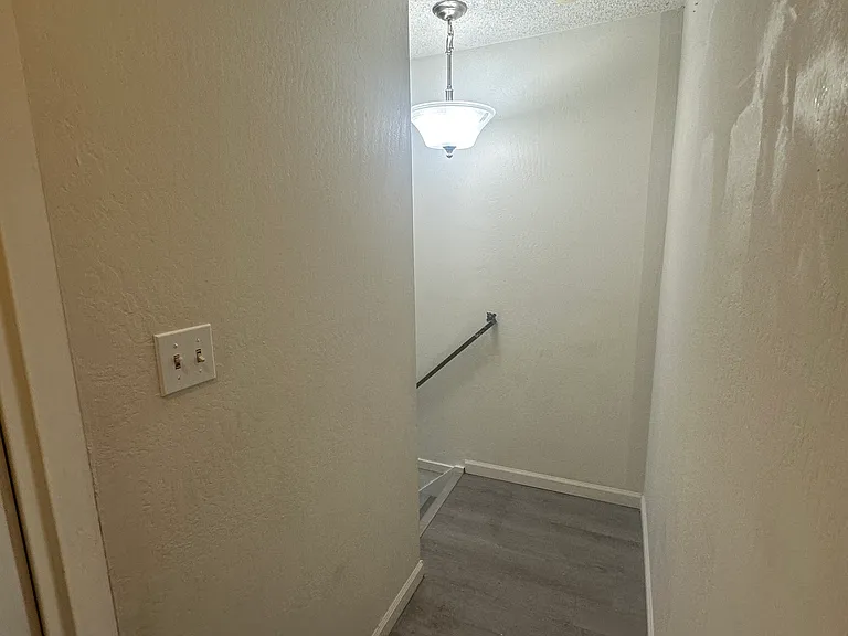 Bamford Dr — Photo 9