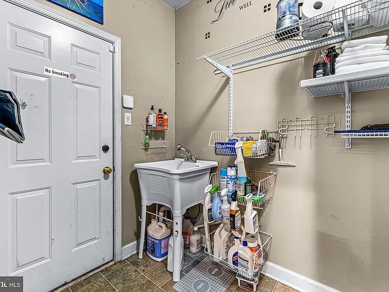 10870 Hammond Dr — Photo 17