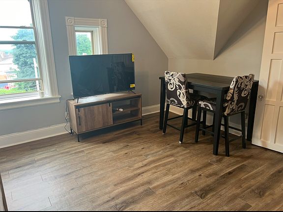 4th image of 1001 Park Ave #11