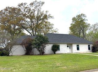 100 N Temple Rd, Natchez, MS 39120
