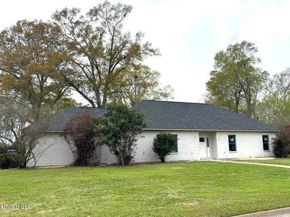 100 N Temple Rd, Natchez, MS 39120