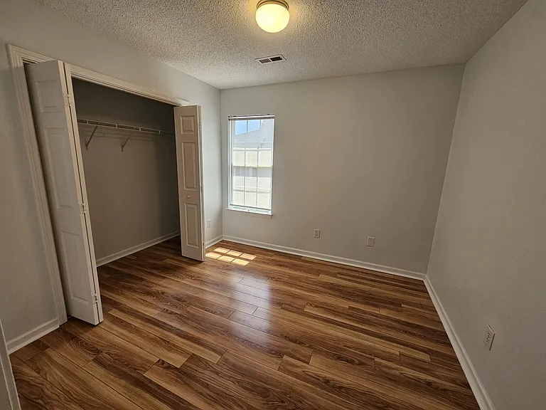 417 Brecknock Ct — Photo 12