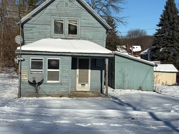 411 E Clark St, Fayette, IA 52142