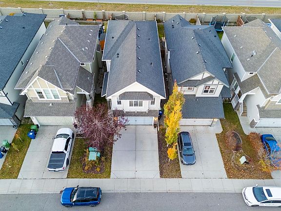 3rd image of 411 S Hillcrest Cir SW