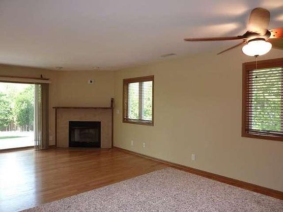 3rd image of 240 Marina Ct