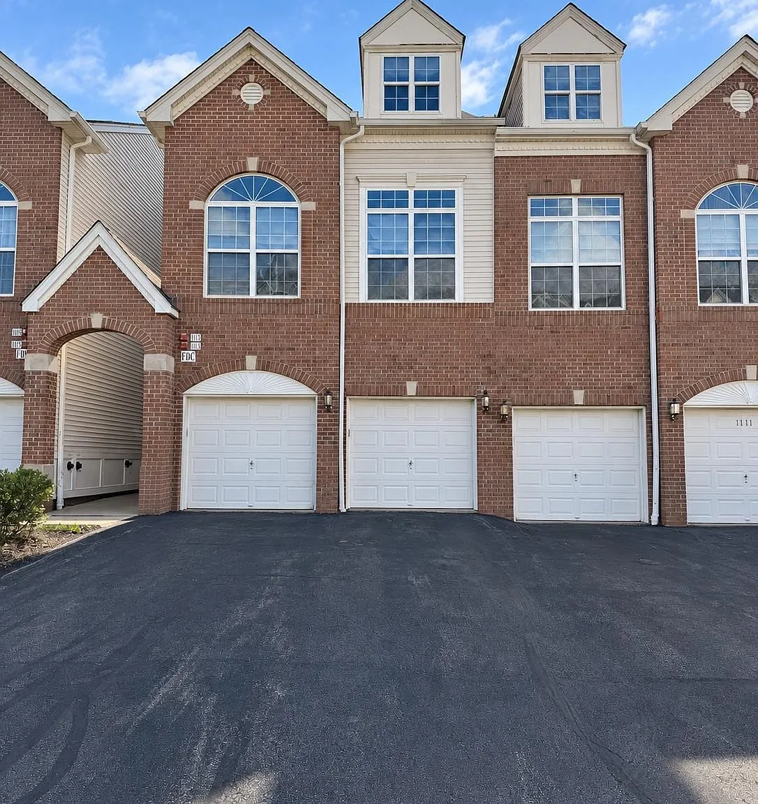 2 bed, 3.0 bath, 2034 sqft, $3,450 — Photo 1