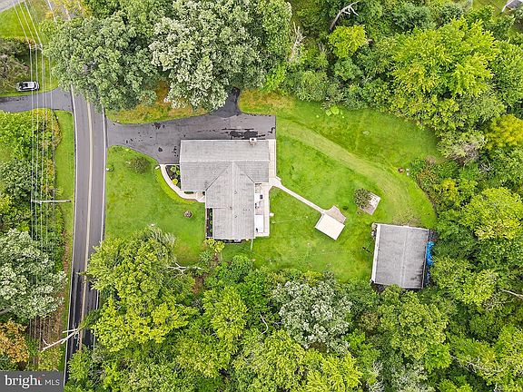 5th image of 929 Creamery Rd