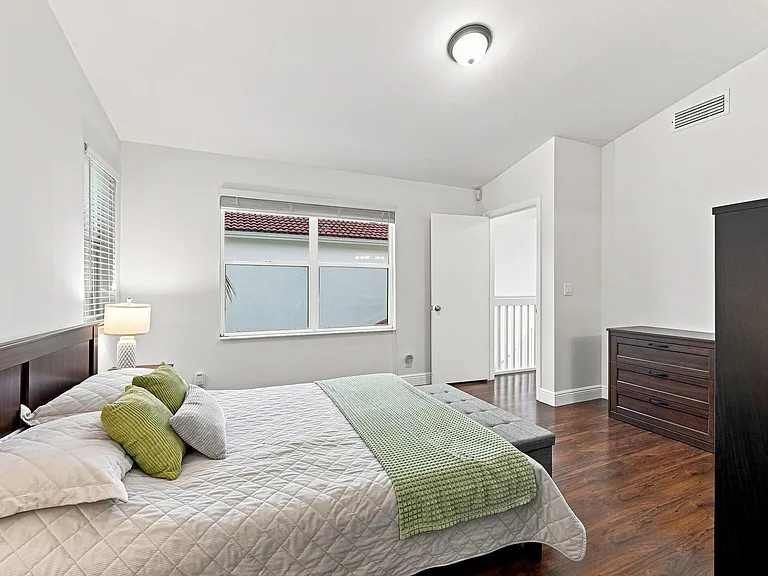1115 SW 180th Ter — Photo 30