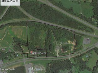 4432 W Pine St, Mount Airy, NC 27030