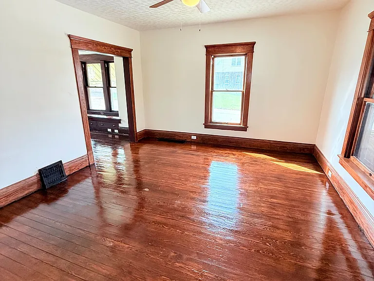 563 Cedar Ave — Photo 5