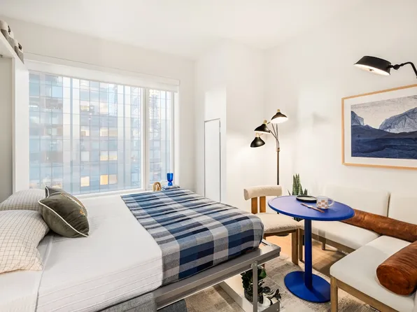 550 10th Avenue image 1 of 15