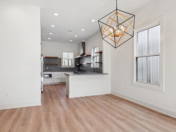 3rd image of 957 Saint Mary St