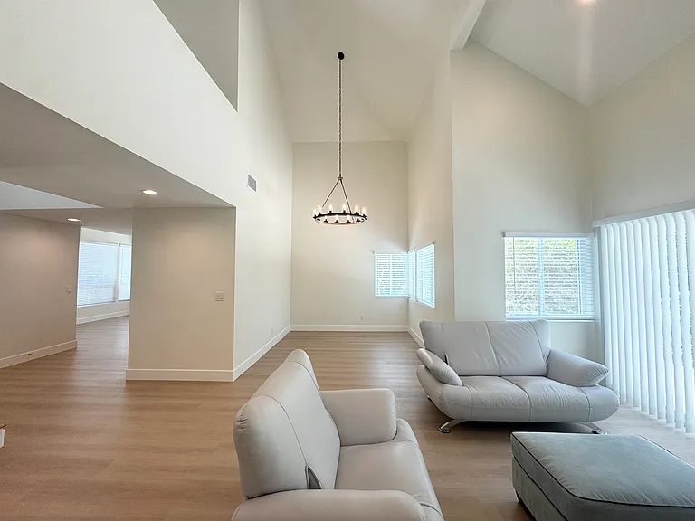 2737 Forest Park Ln — Photo 5