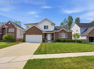 56130 Worlington Ln, South Lyon, MI 48178