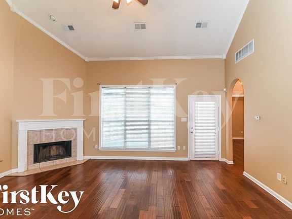 3rd image of 2215 Purple Leaf Ln