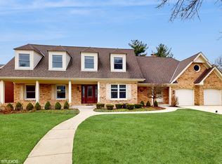 330 Oakwood Ct, Wheaton, IL 60189