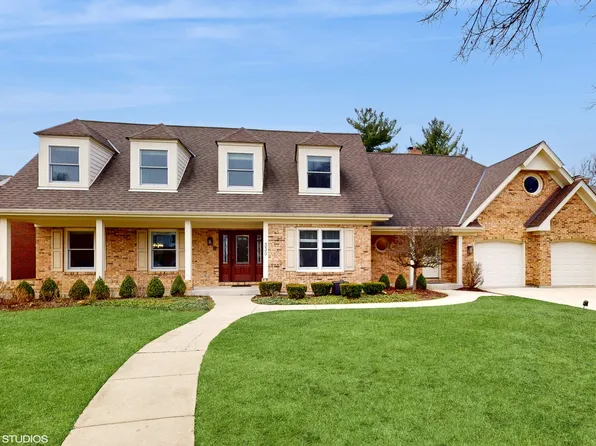 330 Oakwood Ct, Wheaton, IL 60189