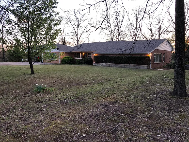 1201 Lurlyn Dr — Photo 1