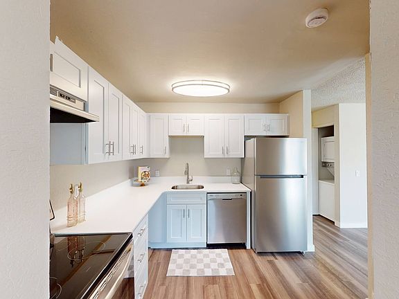 1 Bed 1 Bath - Kitchen