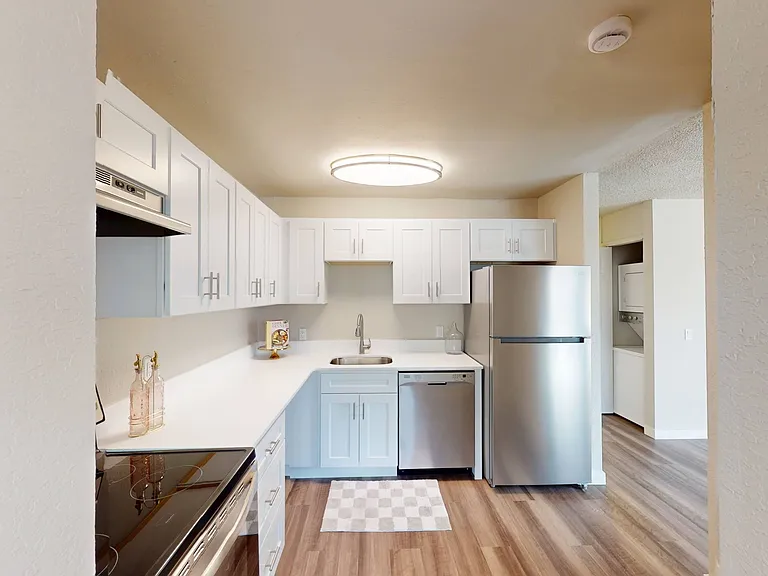 1 Bed 1 Bath - Kitchen