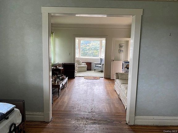 5th image of 27 Cross Hill Ave