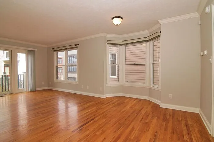 712 N East St — Photo 5
