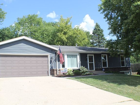 2nd image of 4246 Applewood Ct