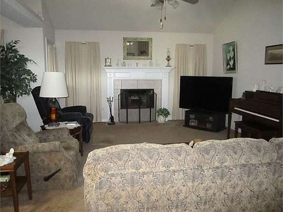 4th image of 206 Vela Way