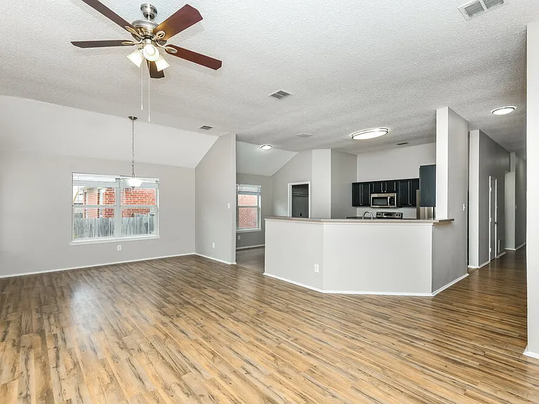 10813 Briaroaks Dr — Photo 3