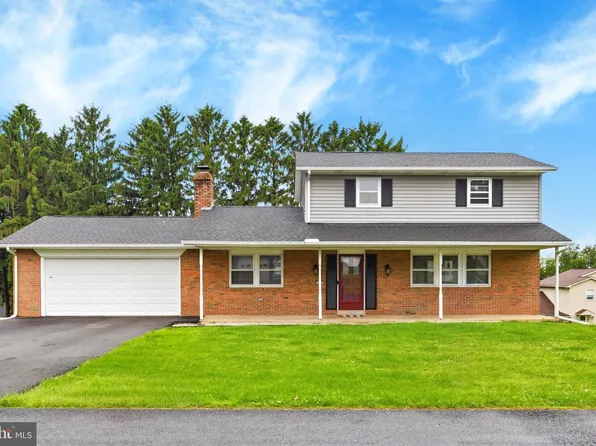 208 Fairway Dr, Mechanicsburg, PA 17055