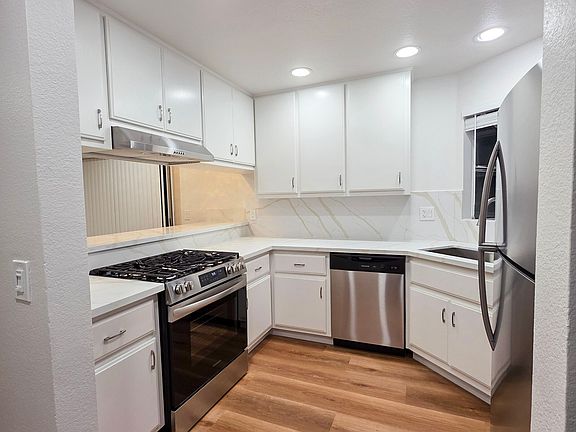 5th image of 430 Gaviota Ave #200