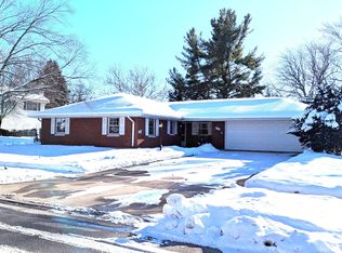 2220 Mayflower Dr, Aurora, IL 60506