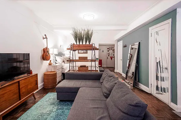 Rented by Bond New York | media 2