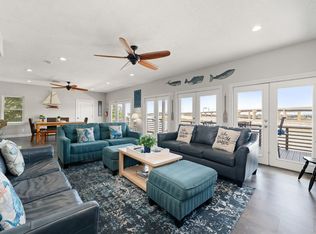 814 Hall Ave, Seabrook, TX 77586