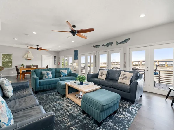 814 Hall Ave, Seabrook, TX 77586