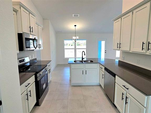 4th image of 4157 N Chamberlain Blvd
