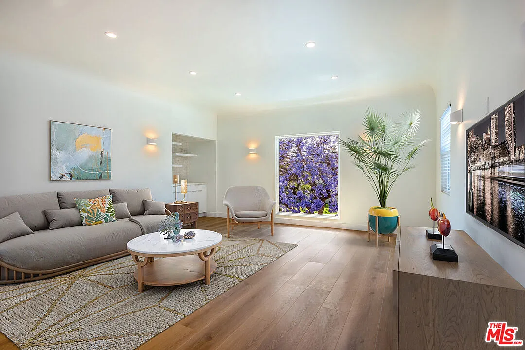 2 bed, 1.0 bath, $3,650 — Photo 2
