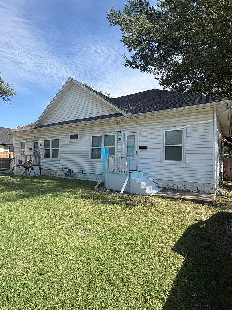 616 N Edwards Ave — Photo 1