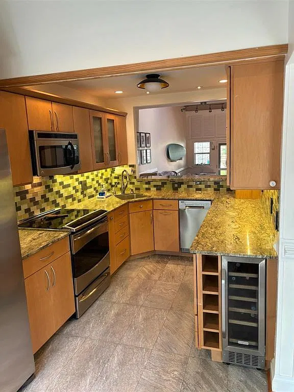 3 bed, 2.5 bath, 1346 sqft, $4,400 — Photo 3