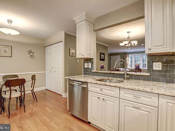 5th image of 10519 Englishman Dr #176